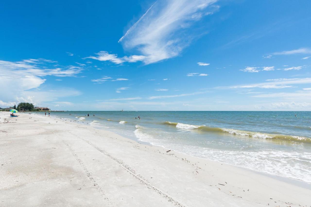 305 Sandy Shores Condos St. Pete Beach Exterior photo